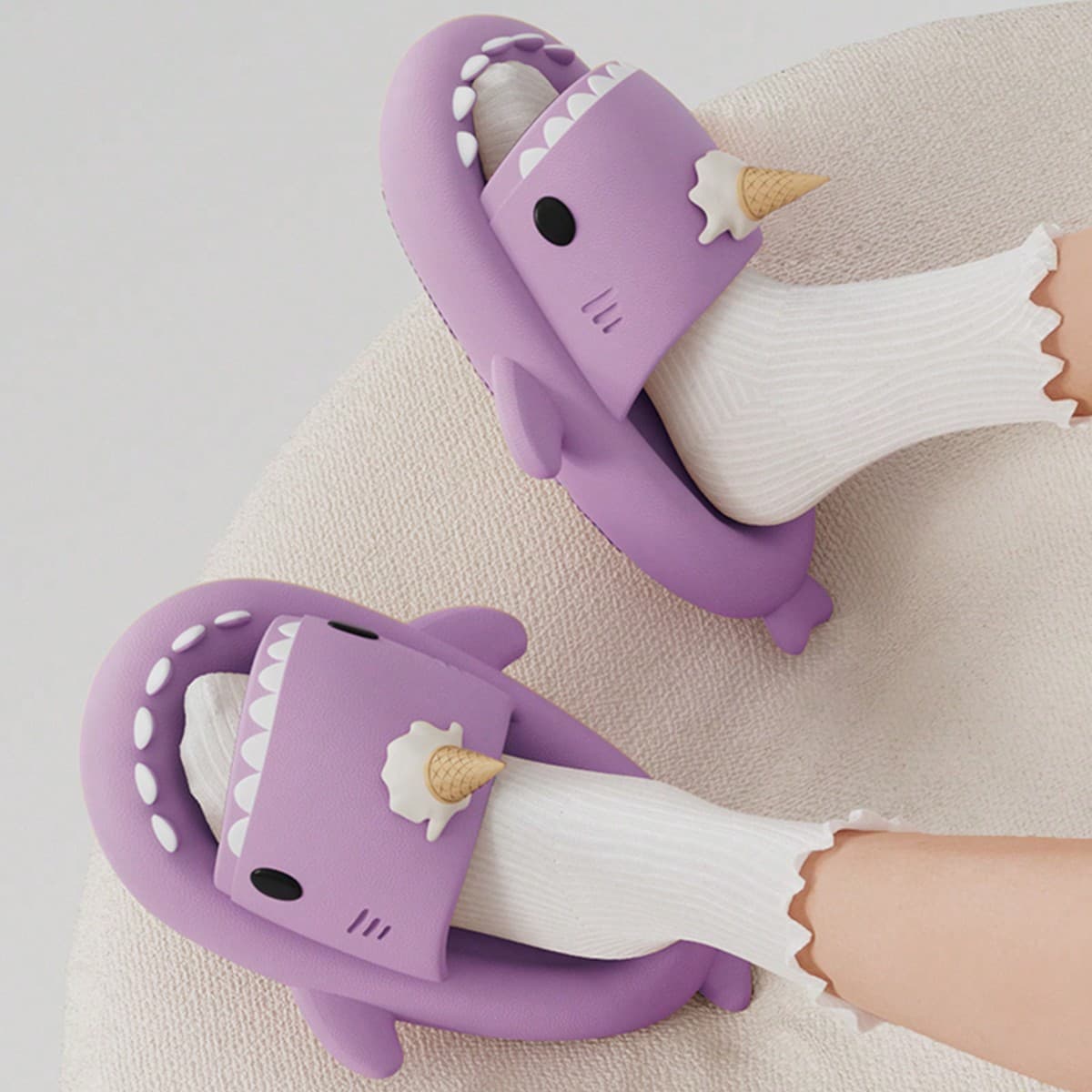 Nouvelle pantoufle d'Ã©tÃ© mignonne avec motif de requin de crÃ¨me glacÃ©e, pantoufles extÃ©rieures et intÃ©rieures amusantes et innovantes Ã la
