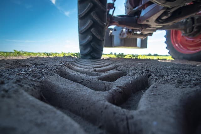 Les remorques agricoles à benne basculante : avantages et inconvénients