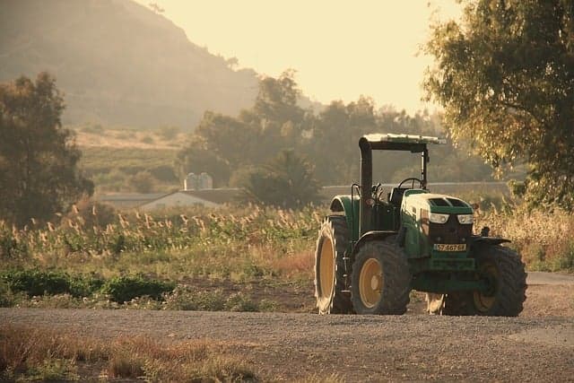 Les équipements indispensables pour une remorque agricole performante